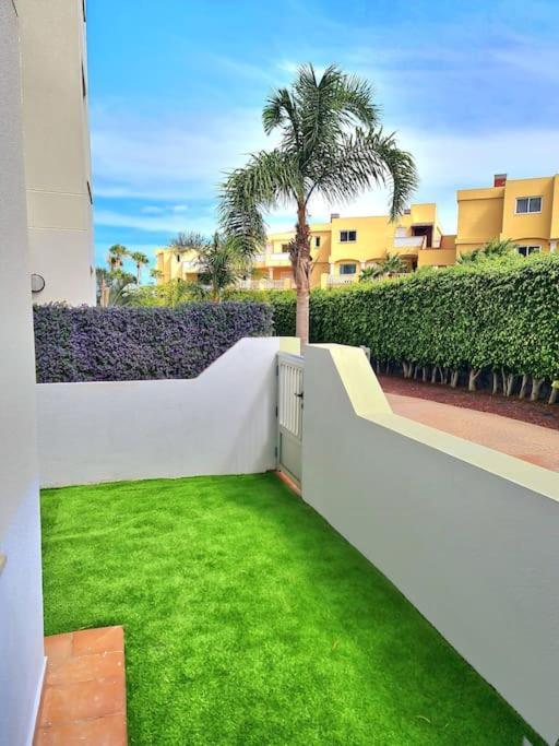Homely Apt In Modern Building With Pool San Miguel de Abona Extérieur photo